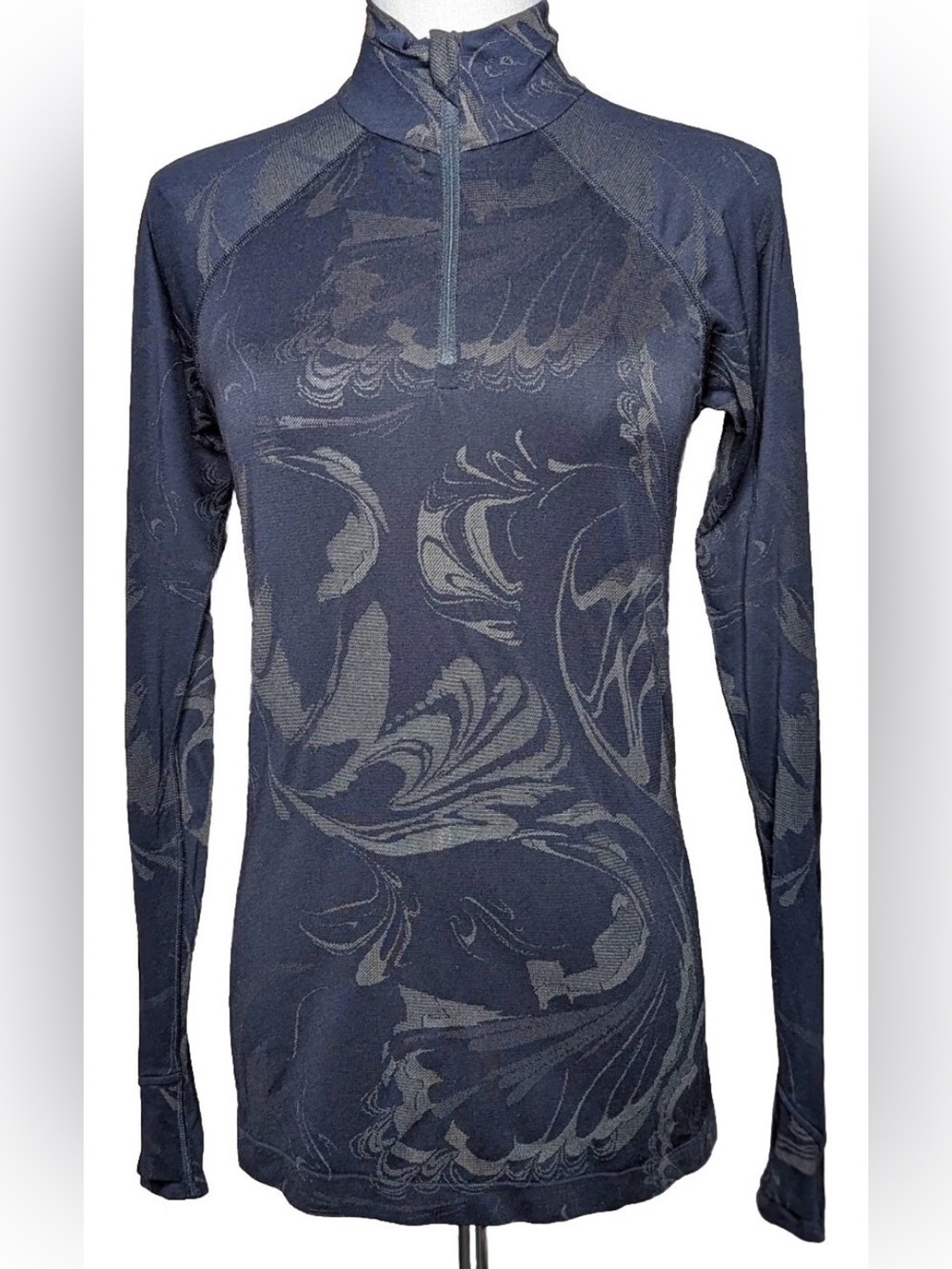 Athleta Momentum Seamless Half Zip in a black Size Medium